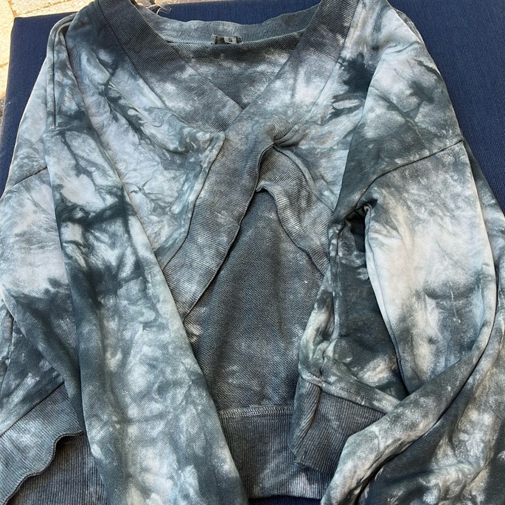 POL Tie die sweater